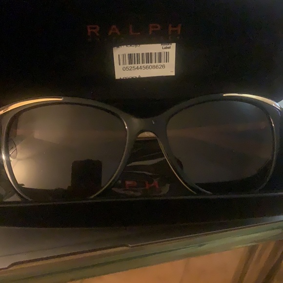 Sunglasses - Picture 4 of 5